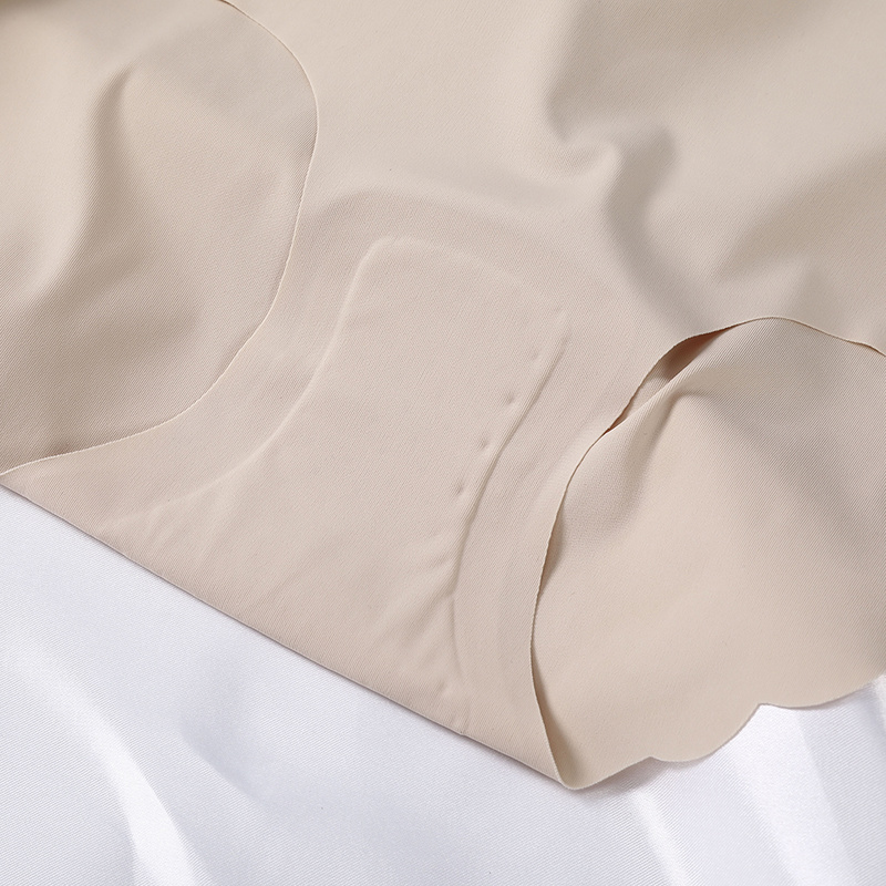 Quần lót LEVAO bằng lụa lạnh mềm mại thoáng khí co giãn tự nhiên phong cách quyến rũ cho nữ