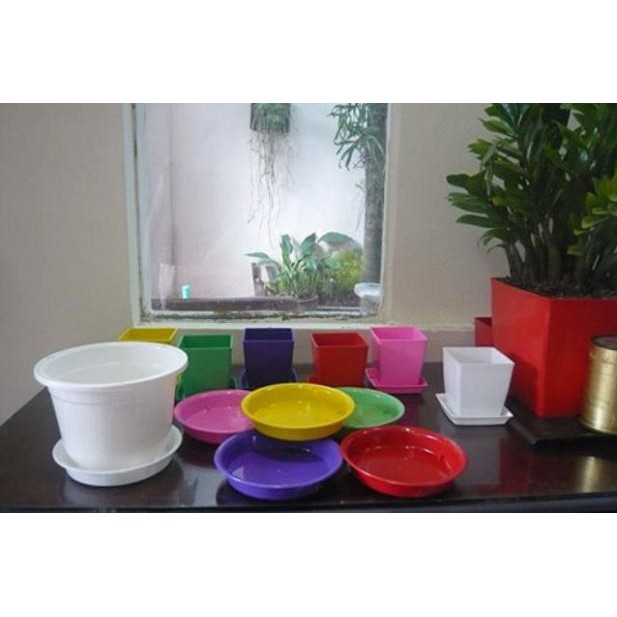 Đĩa tròn lót chậu đường kính cả đĩa 12 cm, lòng đĩa 10 cm