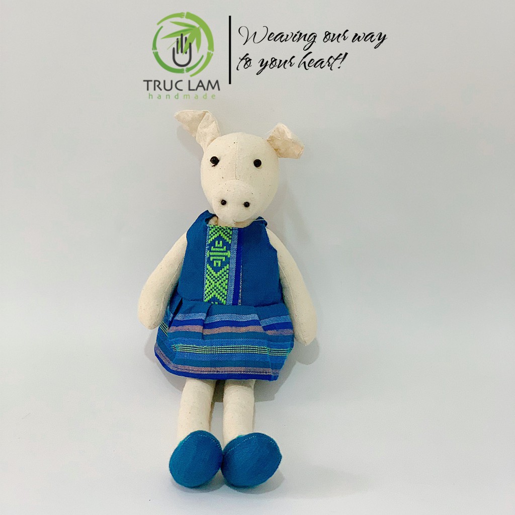 Đồ Chơi Cho Bé Thú Nhồi Bông Hình Con Lợn Chân Dài Mặc Váy Vải Thổ Cẩm Dệt Tay Bông Gòn Cao Cấp – Trúc Lâm Handmade