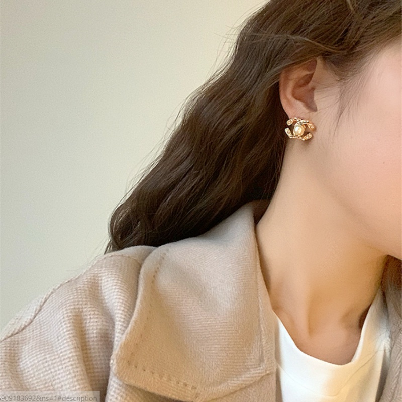 Bông Tai Chữ C Đính Hạt Ngọc Trai Đơn Giản