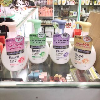 Bọt rửa mặt Biore 150ml