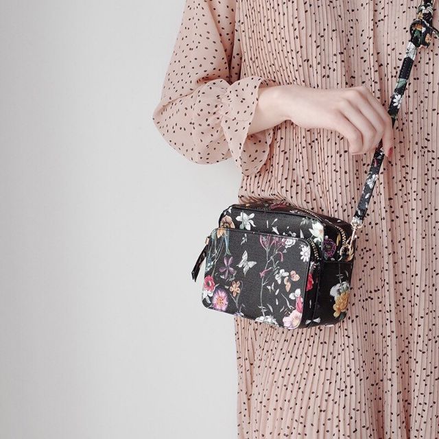 Túi đeo chéo hoa Maurices xuất auth