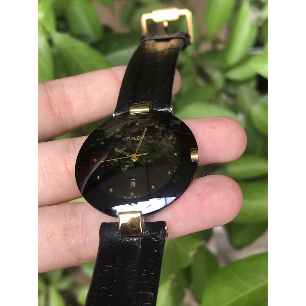 Đồng hồ nữ RADO Pin , có ô cửa lịch, mặt kính cong, thiết kế tone màu đen quý phái, dây da màu đen của Thụy