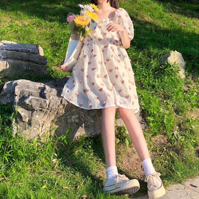 Váy babydoll hoa nhí thêu chỉ cổ tim