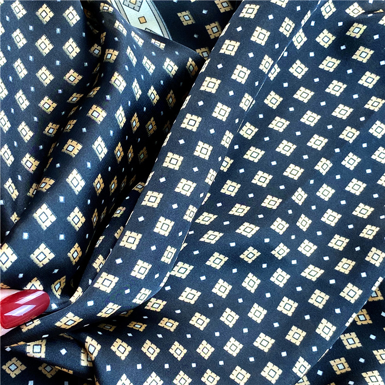 Khăn Choàng Lụa Khổ Vuông 90x90cm In Họa Tiết Thời Trang