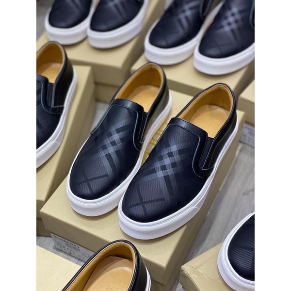 Giày slip on nam ʙᴜʀʙᴇʀʀʏ hoạ tiết sọc chéo fullbox