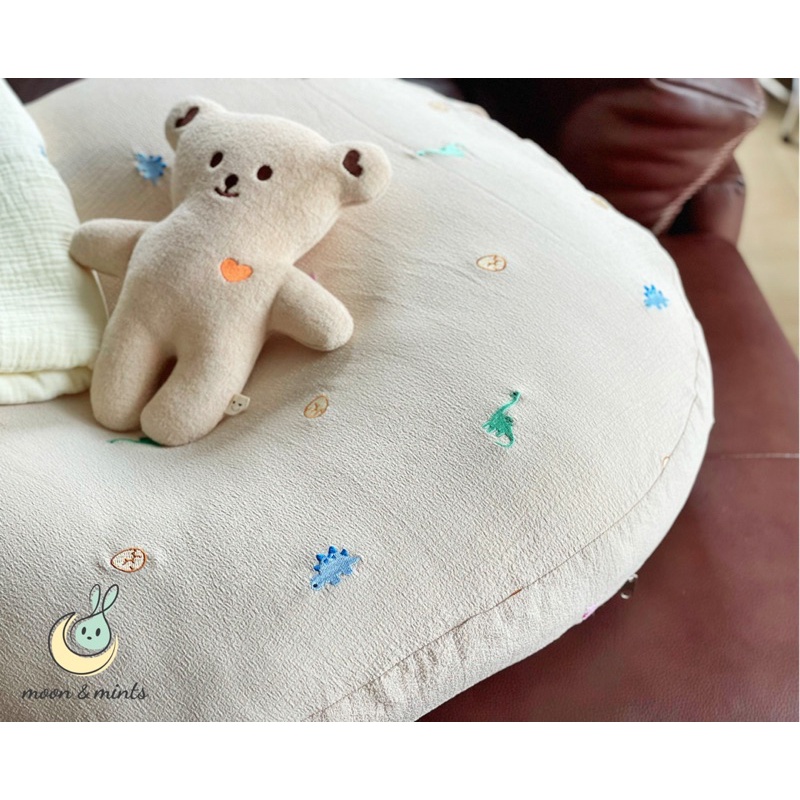 Gối chống trào ngược thêu họa tiết Moon&Mints - thiết kế nguyên khối không gây võng lưng, vỏ gối ripple