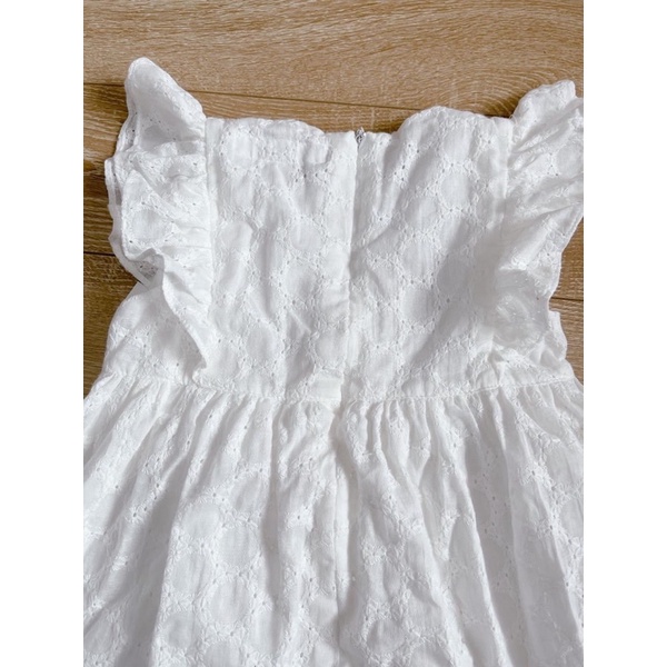 Váy thêu cánh tiên Zara xuất dư xịn xò