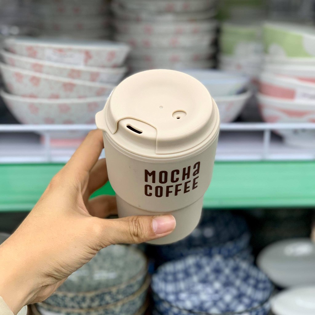 Cốc uống nước kèm nắp xoay có lỗ cắm ống hút 320ml
