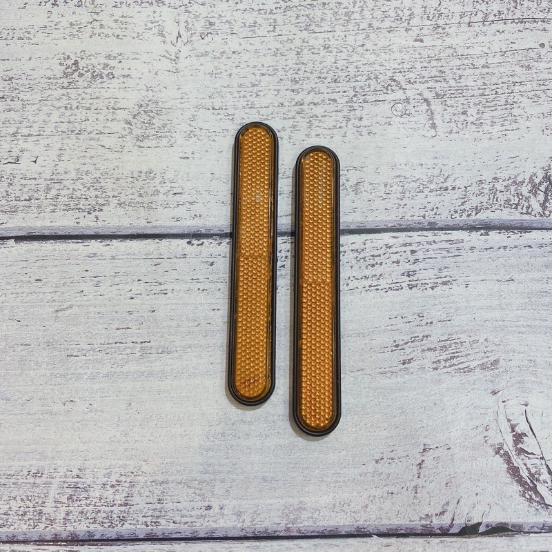 Cặp mắt mèo phản quang dán phuộc trước nhiều màu gắn các loại xe máy