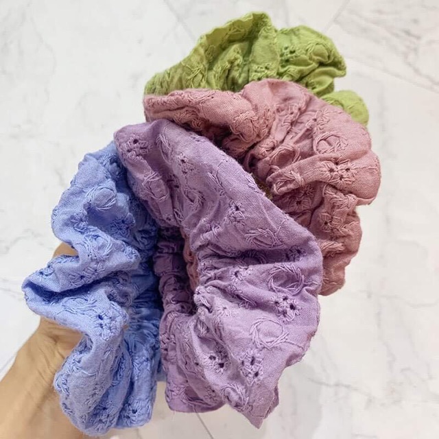 Chun cột tóc scrunchie voan vải dập lỗ