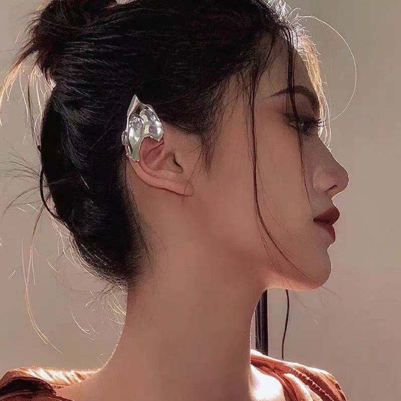 Khuyên kẹp vành tai kiểu dáng độc đáo