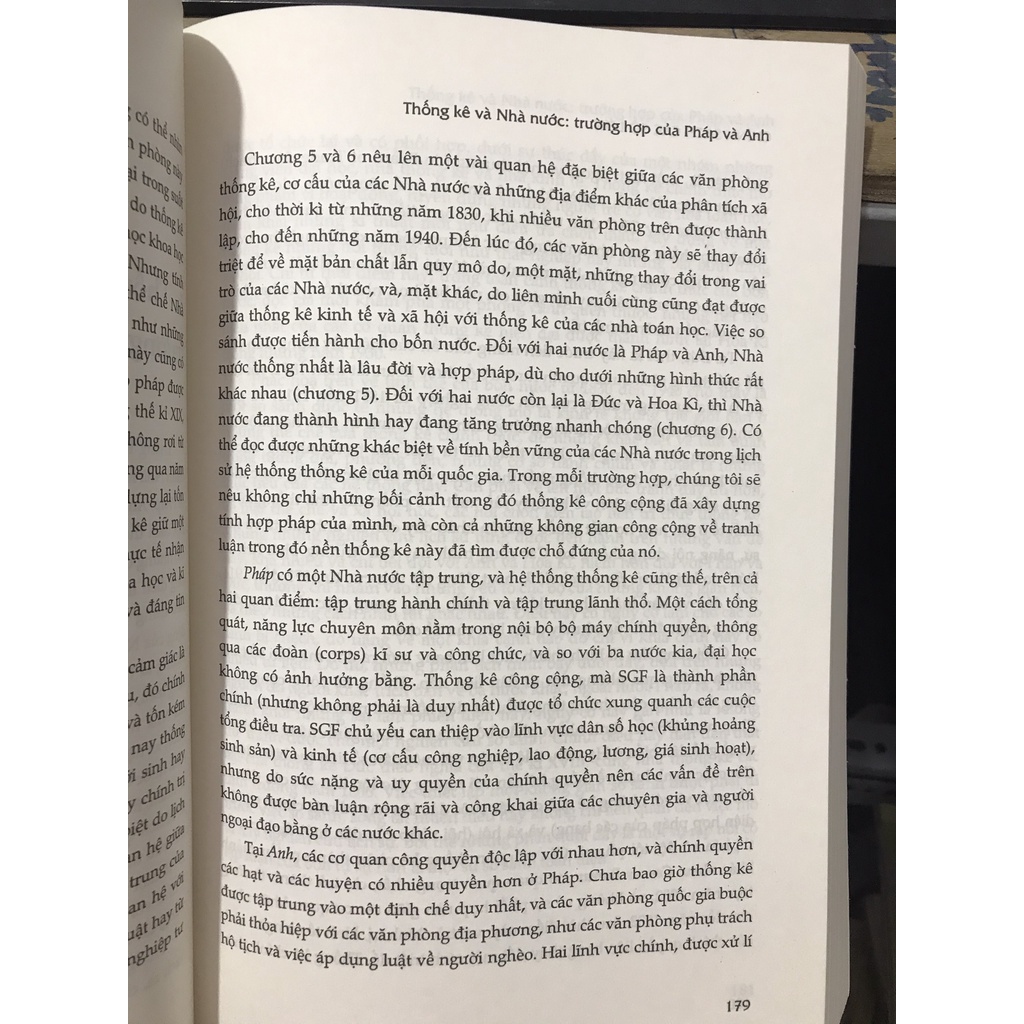 Sách  - Chính sách các số lớn lịch sử lí tính thống kê