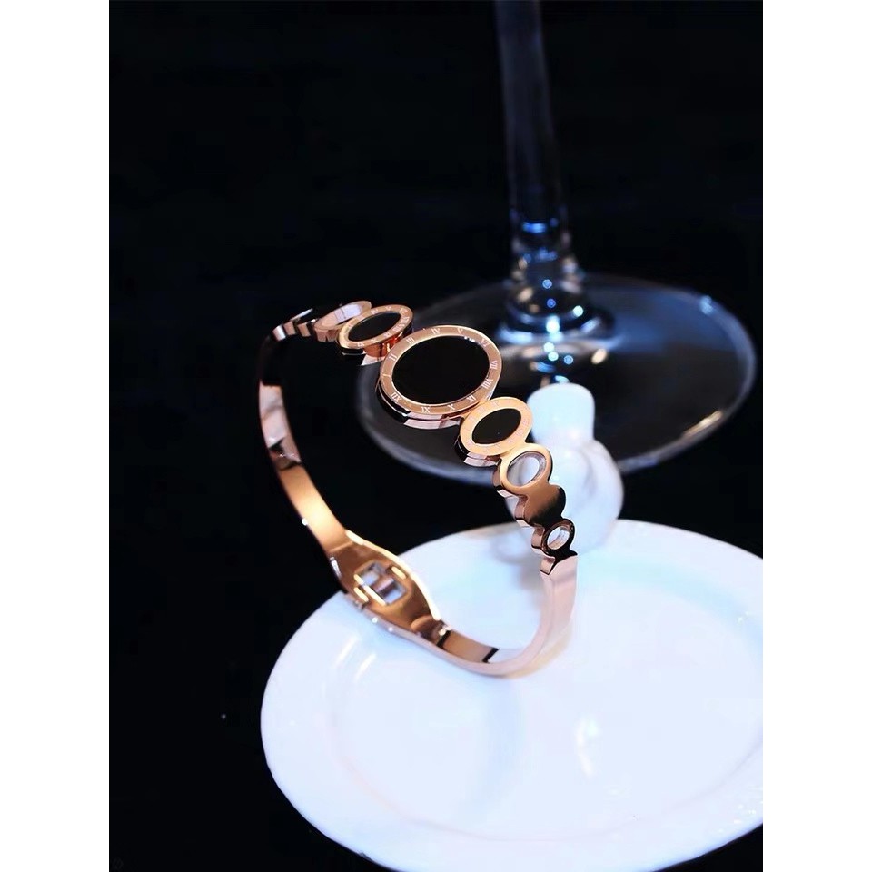 Vòng tay bằng thép titan mạ vàng hồng 18K phối đá mã não đen họa tiết chữ số La Mã cổ điển thời trang Âu Mỹ cá tính
