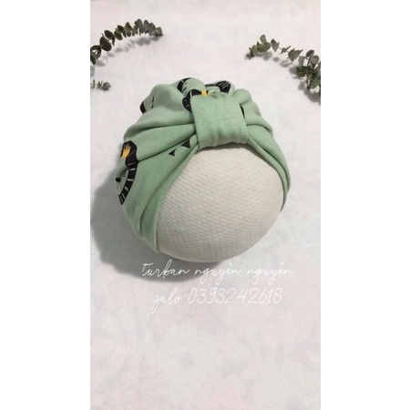 mũ turban cho bé trai: hình sư tử nền xanh