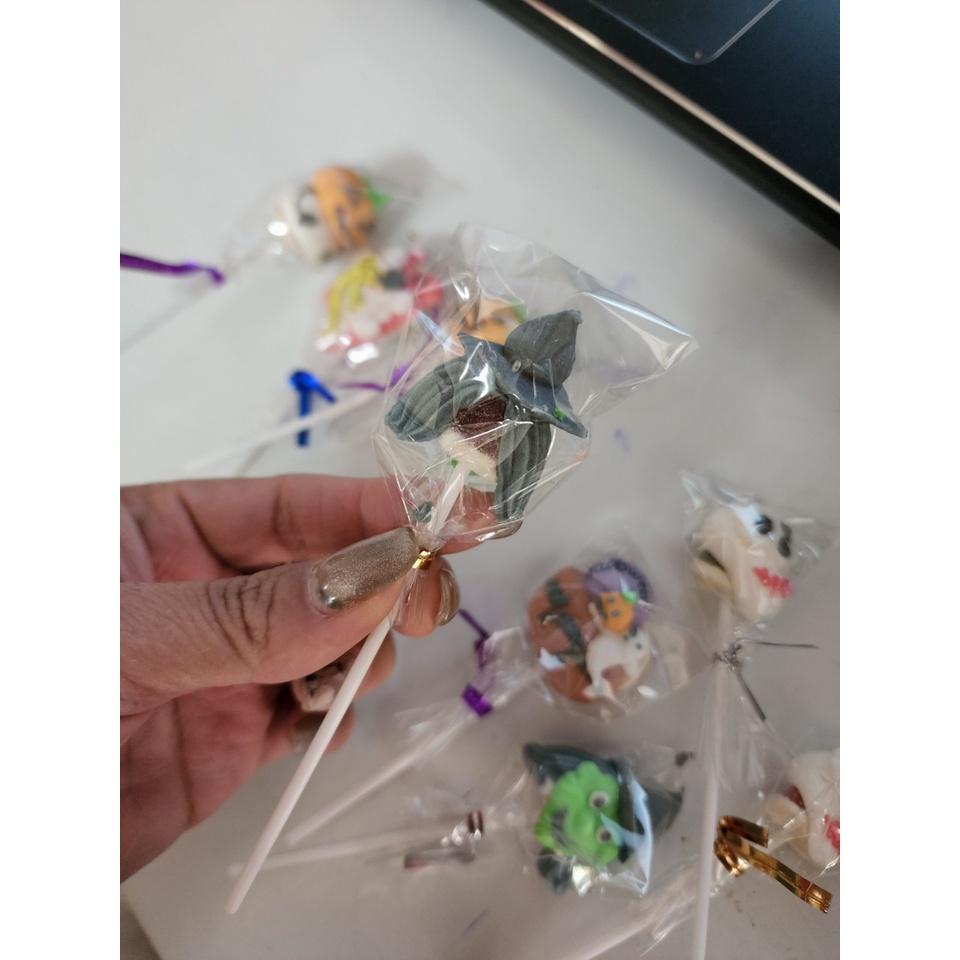 Kẹo Halloween mẫu cực độc đáo sẽ là sản phẩm không thể thiếu trong đêm Halloween cho các bé.