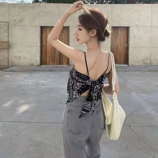 Set Áo Thun Cổ Yếm + Áo Khoác Ngắn Thời Trang Cho Nữ | BigBuy360 - bigbuy360.vn