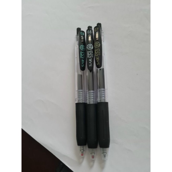 Bút Bi Gel Sarasa Clip màu đen nét 0.4/0.5/0.7, Japan