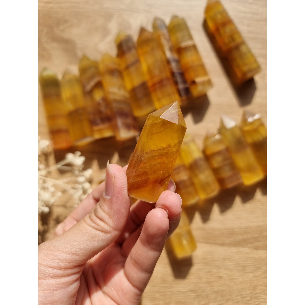 Trụ đá thanh tẩy Fluorite vàng (Yellow Fluorite), đá phong thủy dùng trong Tarot, reiki, thiền định