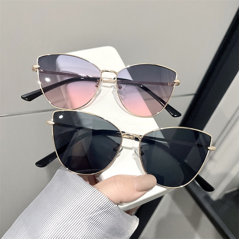 Kính Mát Mắt Mèo Gọng Kim Loại Nhiều Màu Sắc Phong Cách Retro Thời Trang Cho Nữ