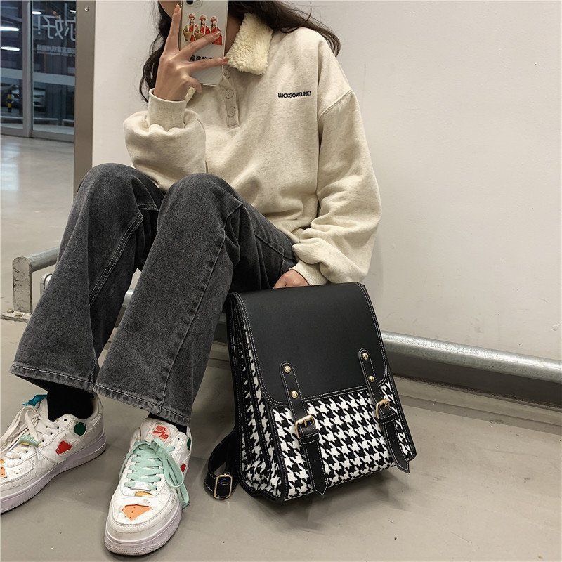 Balo nữ nắp gập khoá nam châm thời trang hoạ tiết zigzag kẻ đen trắng