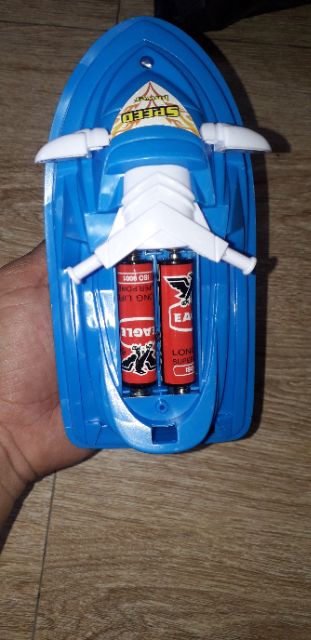 Mô hình 1 chiếc ca nô mô tô chạy dưới nước bằng nhựa tặng kèm pin
