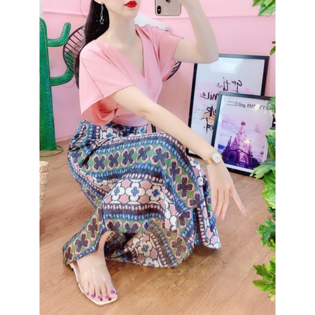 Set trang phục áo Croptop màu trơn tay ngắn cánh tiên nơ eo và quần dài ống loe hoạ tiết thổ cẩm xẻ lai