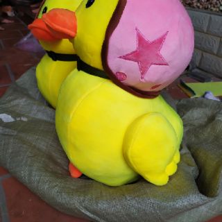 Vịt bông đội mũ bảo hiểm 60cm