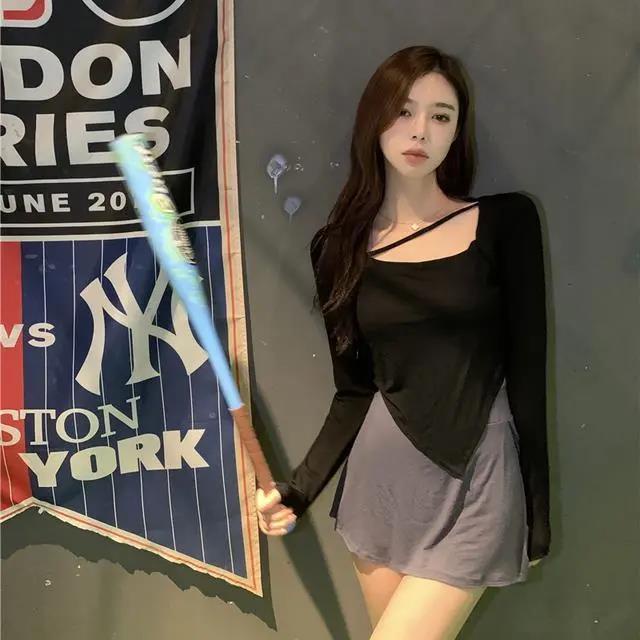 Áo croptop tay dài cổ vuông thiết kế độc đáo thời trang cho nữ