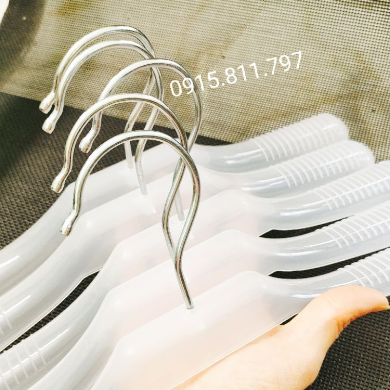 Móc treo quần áo trẻ em - móc nhựa trẻ em vai to màu trắng trong, kích thước dài 35cm, đầu móc xoay linh hoạt 360 độ