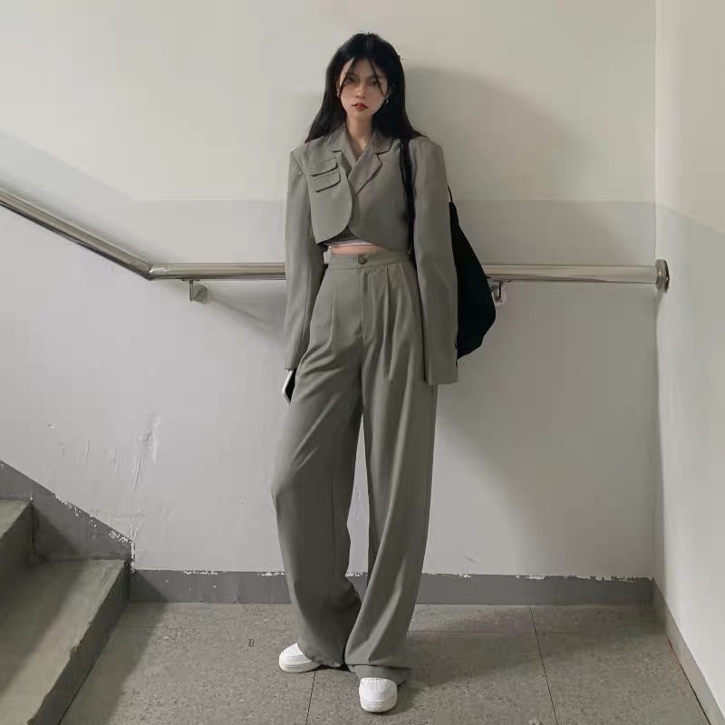 Set suit gồm áo croptop dài tay buộc  dây phối quần ống rộng cạp cúc
