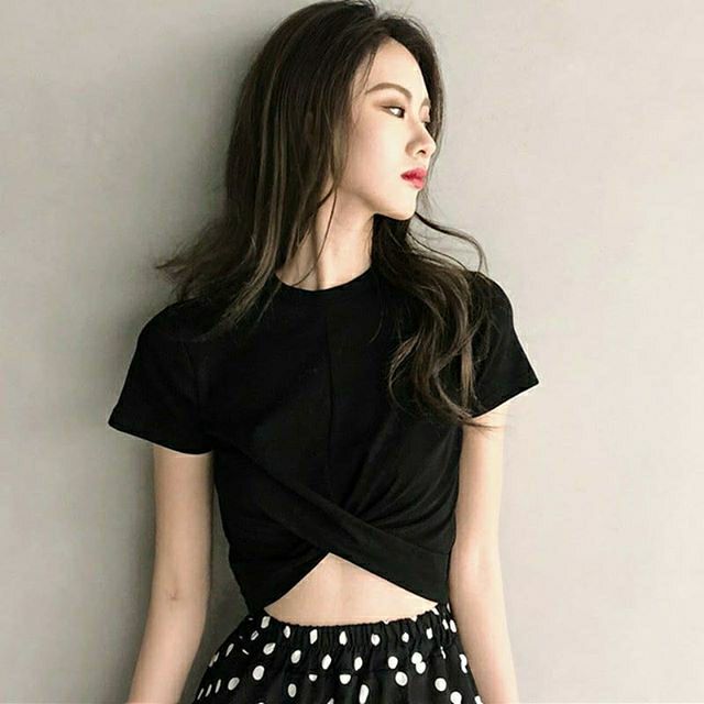 Hàng Sẵn_Áo croptop cổ tròn thiết kế thanh lịch