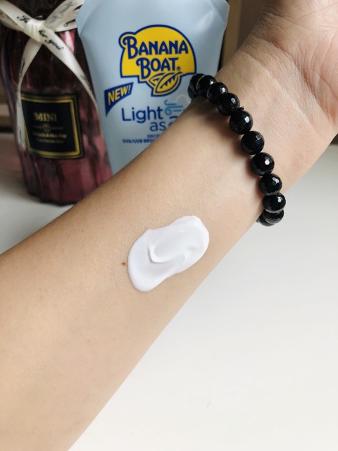 Kem chống nắng body siêu mỏng nhẹ Banana Boat Light As Air SPF 50