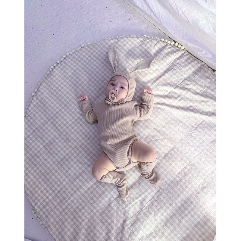 Body tai thỏ kèm mũ và vớ cho bé