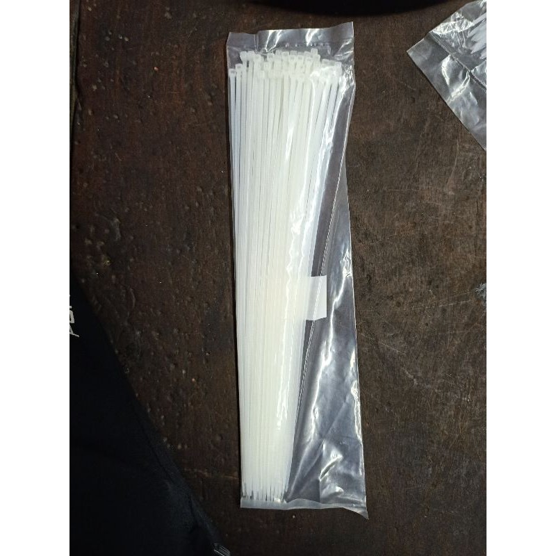 DÂY RÚT NHỰA 3 TẤC (30 CM) - TRẮNG