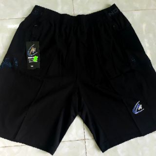 Quần đùi nam dáng thể thao