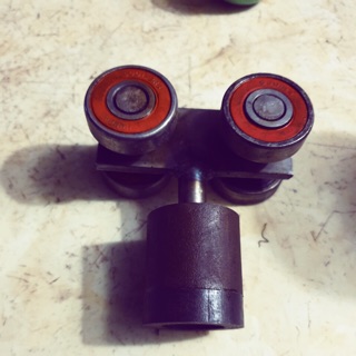 Bi treo xoay 4 bánh xoay 360 độ. dùng cho cửa xếp cửa lùa ( ray c rộng 5 đến 5,5 cm cao 3,5cm trở lên)