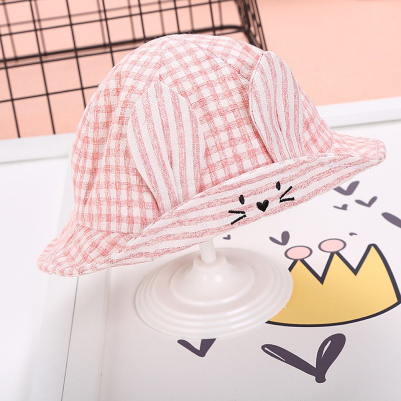 Mũ bucket kẻ ca rô gắn tai thỏ cho bé