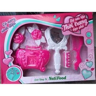 Bộ đồ chơi thời trang dạo phố nutifood
