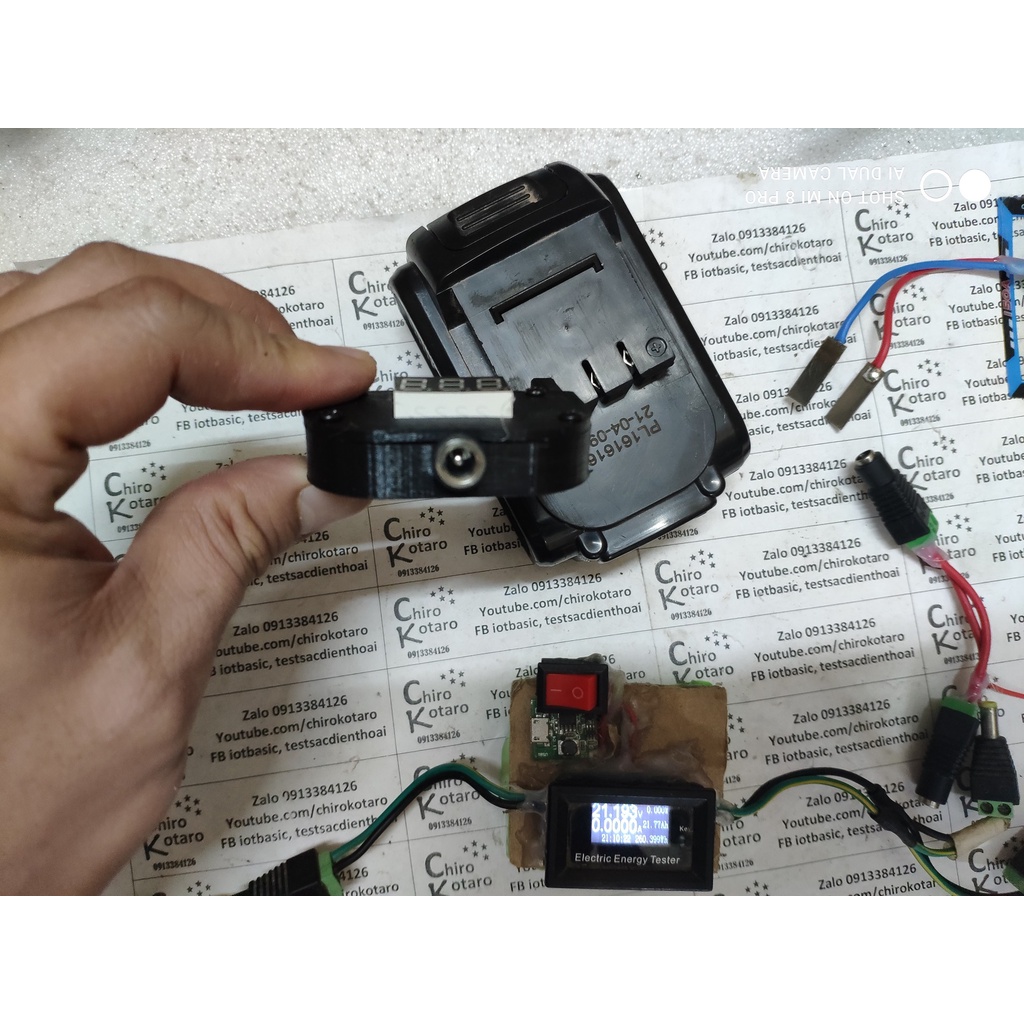 Đế sạc pin Makita tàu không than - brushless chân 22mm có Led Vol dùng với adapter 21V