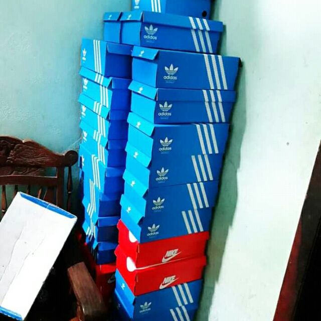 Hộp giày adidas