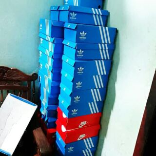 Hộp giày adidas
