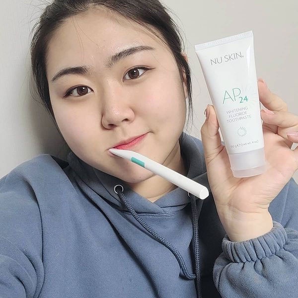 Kem đánh răng trắng sáng AP24 Nuskin Whiteing Flouride Toothpaste 110g trắng sáng, hết hôi miệng, ngừa sâu răng