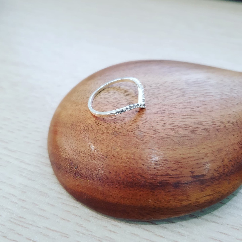 Nhẫn chữ V đá, nhẫn bạc