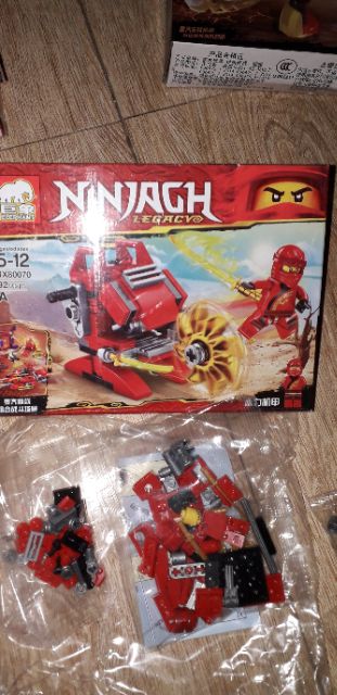 Lắp ráp 1 hộp LegoNinja 80070 có nhiều chi tiết bằng nhựa ABS