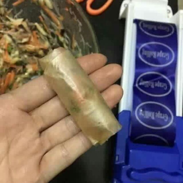 Máy quấn nem
