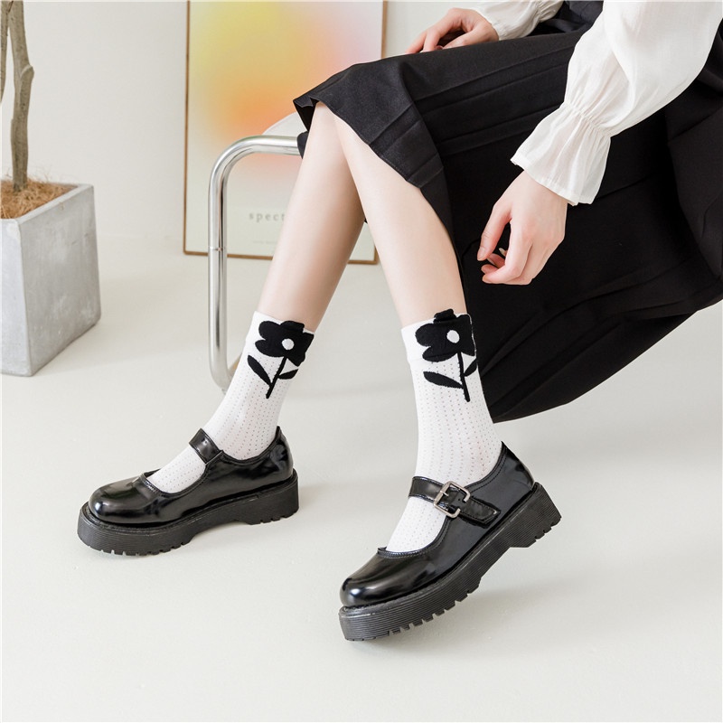 Tất vớ nữ cổ cao trắng đen hoa tiết phong cách Hàn quốc VTD