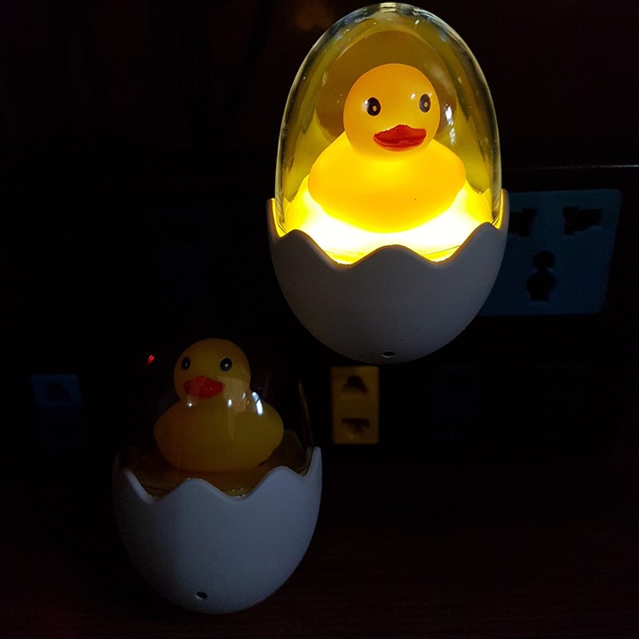 HCM - Đèn ngủ Trứng vịt con cute cảm biến ánh sáng tự điều chỉnh độ sáng