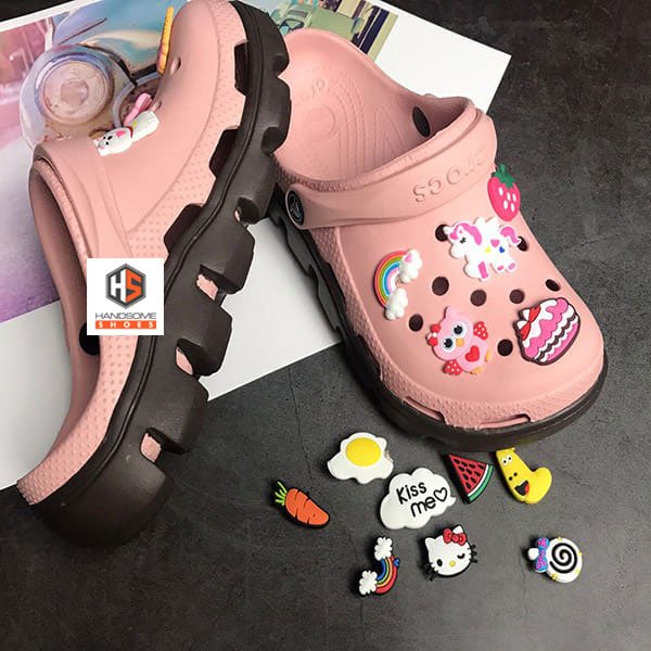 dép Cross khủng long busy unisex hồng đế răng cưa full hồng đế  nâu tặng kèm 12 sticker gắn dép cross