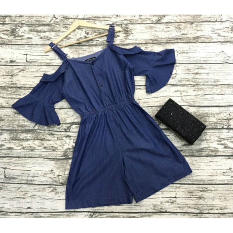 Jumpsuit ngắn khuyết vai cách điệu, bộ jum short jean denim - DTH